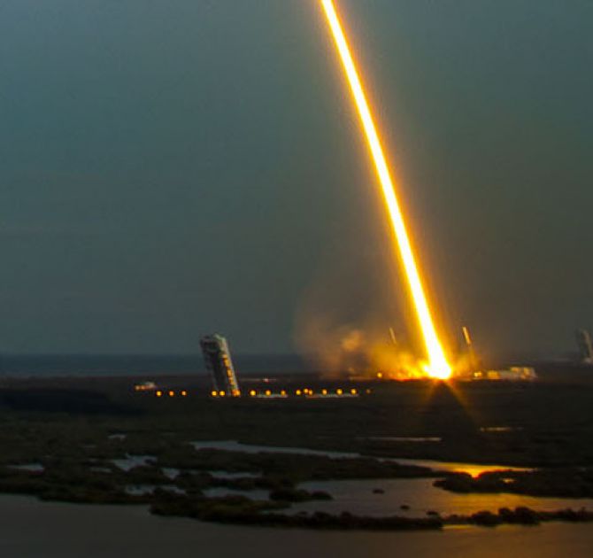 /sites/default/files/product-image/ray of light near body of water-3.jpg